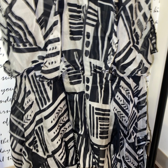 NIKITA MHAISALKAR SLEEVELESS SQUARE-NECK TIERED MIDI DRESS - Picture 8 of 12